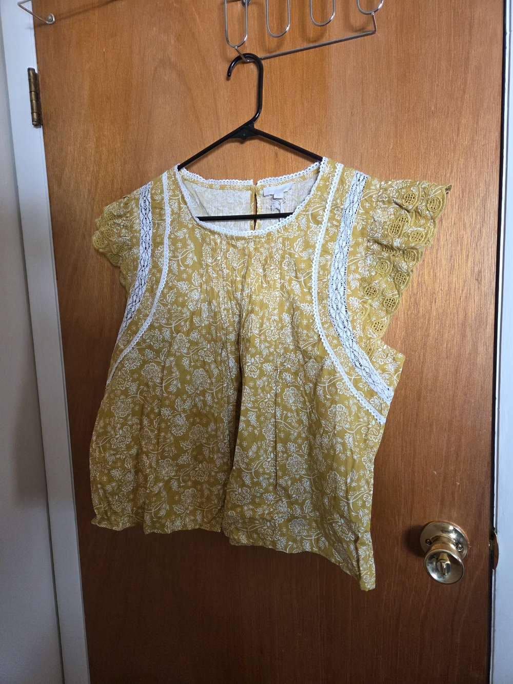 Women’s Mustard Yellow Floral Lace-Trim Flutter Sleeve Blouse